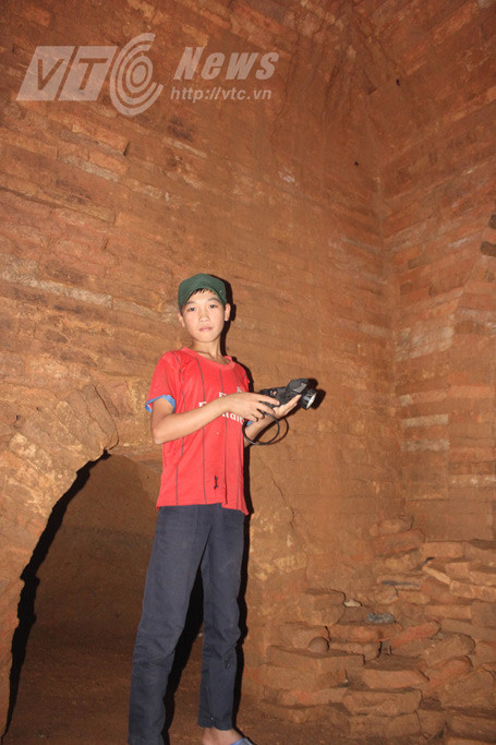 Trung tâm hầm mộ cao tới 4m.