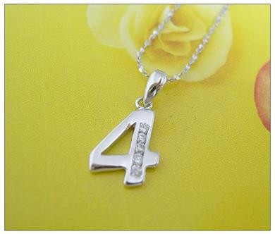 Số không may mắn: Số 4 cực kỳ kém may mắn. Nó được cho là “số tử” bởi trong tiếng Trung Quốc, số 4 phát âm giống như chữ “tử”. Tuy nhiên, đối với một số người, số 4 lại mang cho họ may mắn.