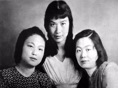 Tôn Duy Thế (giữa) tại Matxcova.