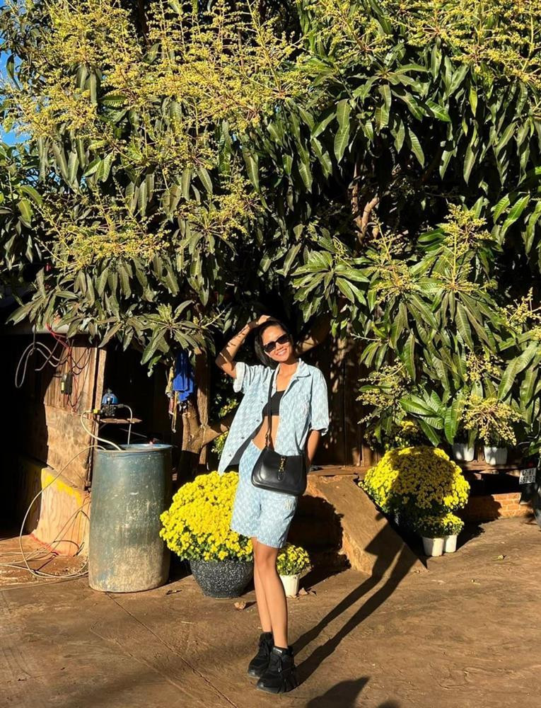 H'Hen Nie lien tuc mac lai do cu den nhau nhi-Hinh-2