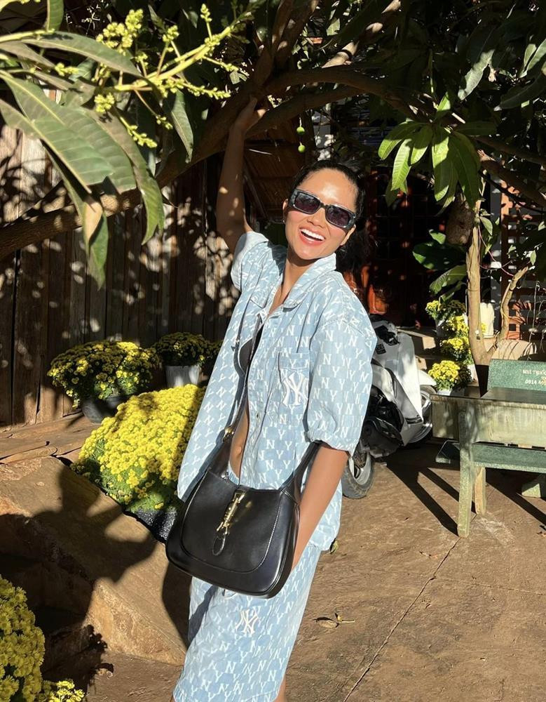 H'Hen Nie lien tuc mac lai do cu den nhau nhi-Hinh-3