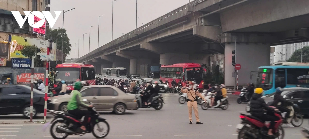 Ngày cuối cùng của kỳ nghỉ lễ Giỗ Tổ Hùng Vương thời tiết thuận lợi, không có mưa như ngày đầu nghỉ lễ, giúp người dân đi lại thuận tiện và an toàn hơn.