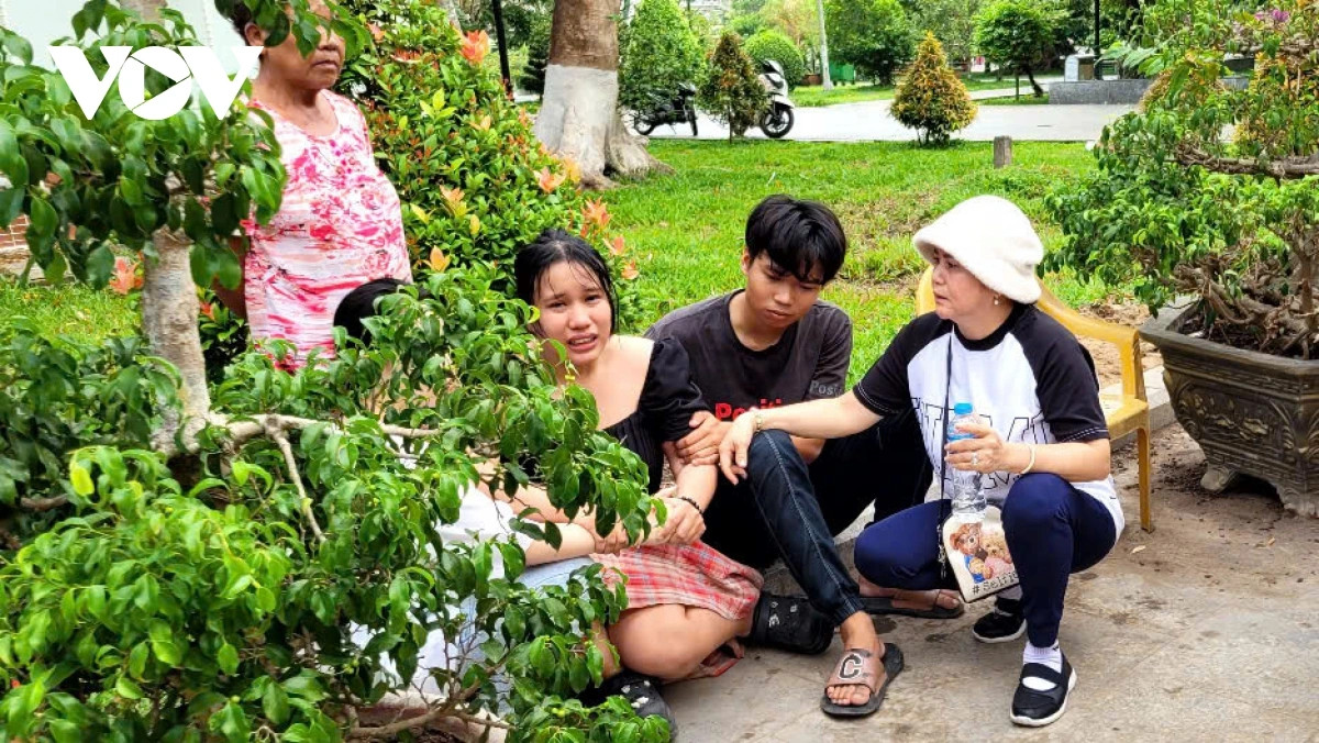 Hiện trường vụ cháy nhà trong đêm tại Tiền Giang, 4 người tử vong - Hình 4 Hien truong vu chay nha trong dem tai Tien Giang, 4 nguoi tu vong-Hinh-4