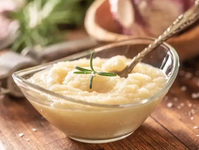 Nói chung, lượng khuyến nghị hàng ngày cho người lớn là khoảng 1-2 tép. Điều quan trọng là phải lắng nghe cơ thể và điều chỉnh lượng tỏi cho phù hợp, đặc biệt nếu bạn bị nhạy cảm hoặc có vấn đề về tiêu hóa.