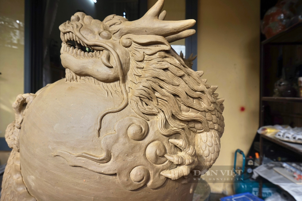 Xem nghe nhan lang gom Thanh Ha nhao nan linh vat Tet 2024-Hinh-2