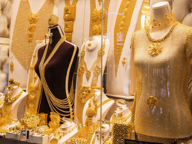 Dieu dac biet o cho vang lon nhat the gioi Dubai Gold Souk