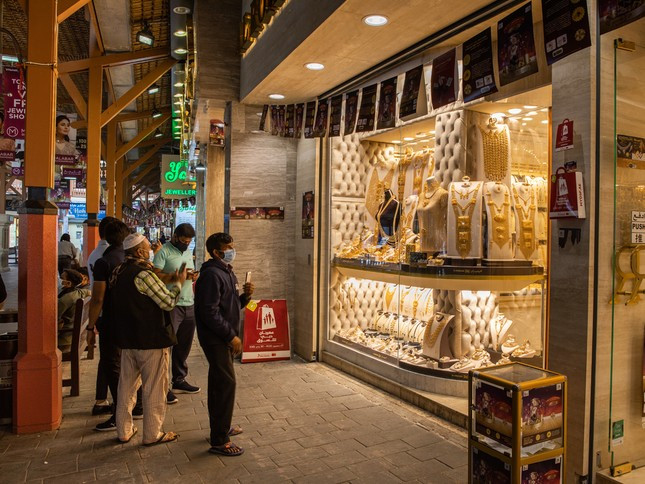 Dieu dac biet o cho vang lon nhat the gioi Dubai Gold Souk-Hinh-3