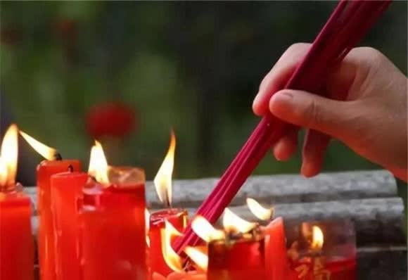 Ý nghĩa của việc thắp 3 nén hương - Hình 2 Y nghia cua viec thap 3 nen huong-Hinh-2