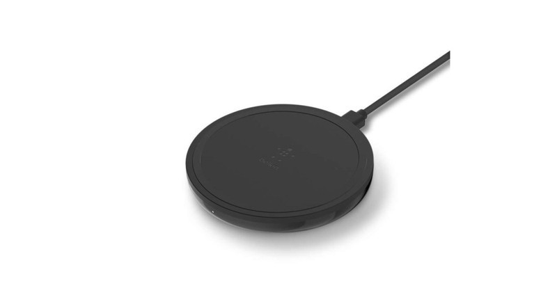 Đế sạc không dây Belkin Boost tương thích 10W được thiết kế miếng đệm chống trượt ở trên cùng, lớp phủ rất mềm và chống trầy xước. Đế sạc này cũng có thể sạc tai nghe tương thích với sạc không dây.