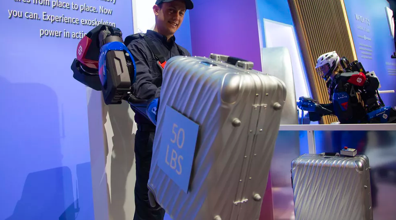 Bộ xương của Delta là dạng cánh tay robot nhẹ có thể đeo trên vai như một chiếc balo, tuy nhiên thiết bị có thể hỗ trợ nâng vật nặng lên tới 100kg một cách dễ dàng.