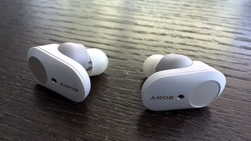 Sony WF-1000XM3 khử tiếng ồn chủ động cung cấp âm thanh “trong suốt”. Khi đặt ngón tay lên tai nghe, âm lượng sẽ giảm để có thể nghe được môi trường xung quanh.