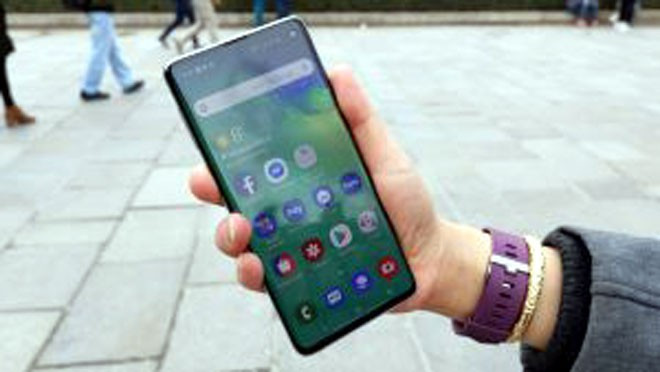 Samsung Galaxy S10 mặc dù sở hữu màn hình 6,1 inch nhưng là mẫu điện thoại thuộc dòng Galaxy được cải thiện đáng kể tính năng chụp ảnh.