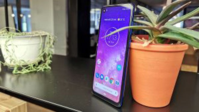 Với màn hình định dạng 21:9, Motorola One Vision thích hợp cho những người thích xem phim trên điện thoại thông minh.
