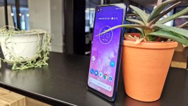Với màn hình định dạng 21:9, Motorola One Vision thích hợp cho những người thích xem phim trên điện thoại thông minh.
