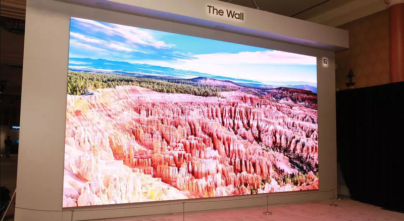 The Wall, chiếc tivi khổng lồ 292 inch, là chiếc tivi lớn nhất đã từng xuất hiện tại CES (Triển lãm điện tử tiêu dùng). Màn hình khổng lồ này sử dụng MicroLED, cung cấp độ sáng cao và độ tương phản ấn tượng.