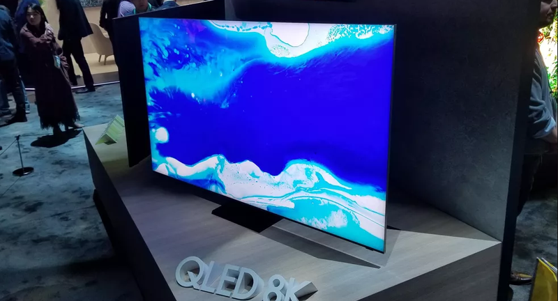 Flagship năm 2020 của Samsung Q950TS 8K QLED, với viền màn hình siêu mỏng, được hãng tuyên bố đạt 99% thể hiện hình ảnh.