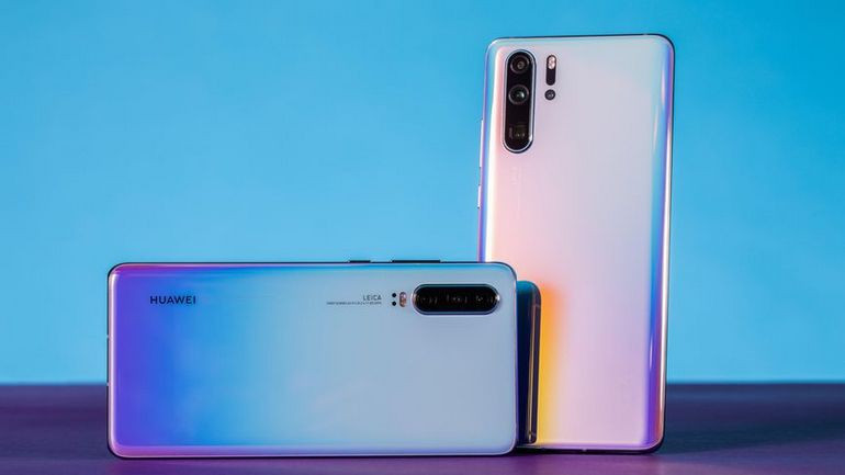 Huawei ở P30 Pro tích hợp cảm biến ảnh tương ứng với zoom quang 5x mang lại hiệu quả thực sự ấn tượng. Ngoài ra, người dùng đánh giá cao màn hình OLED cong đẹp 6,4 inch, tuổi thọ pin khá bền và cảm biến đặt dưới màn hình.