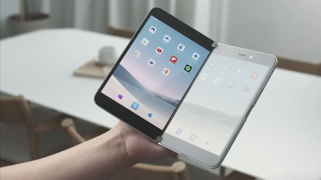 Microsoft Surface Duo (ra mắt cuối năm 2020), có màn hình 5,6 inch với bản lề nằm giữa. Nó không phải smartphone màn hình gập thực sự mà có thể xoay 360 độ, cho phép dùng với nhiều kiểu dáng khác nhau. Cũng như các flagship khác, máy dùng Snapdragon 855. Vẫn còn thời gian để Microsoft hoàn thiện thiết bị trước khi bán ra thị trường cùng với tablet Surface Neo./.
