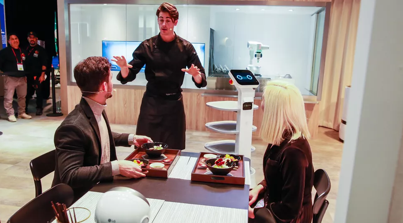 100% món ăn được phục vụ tại đây cũng do robot chế biến./.