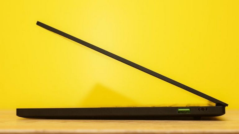 Là phiên bản Windows thay thế cho MacBook Pro 13 inch, Razer Blade Stealth bản 2019 dành cho những người sáng tạo hơn là dành cho game thủ.