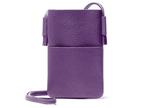 10. Túi đeo chéo Crossbody: Túi Leatherology có giá khoảng 40 USD (khoảng 930 nghìn đồng) trên website của công ty. Phù hợp cho những chuyến du lịch ngắn ngày với không gian khá rộng rãi cho điện thoại và một vài vật dụng cá nhân khác của bạn. Ngoài ra, bạn có thể lựa chọn từ hơn 10 màu da khác nhau và thêm chữ chỉ với 10 USD./.