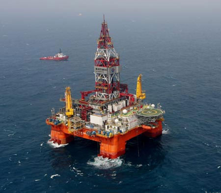 Việc Trung Quốc đặt giàn khoan dầu HD981 trái phép ở hải phận Việt Nam làm dấy lên nhiều căng thẳng mới liên quan tới cuộc tranh chấp lãnh thổ ở Biển Đông.