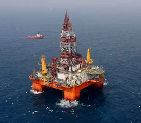 Việc Trung Quốc đặt giàn khoan dầu HD981 trái phép ở hải phận Việt Nam làm dấy lên nhiều căng thẳng mới liên quan tới cuộc tranh chấp lãnh thổ ở Biển Đông.