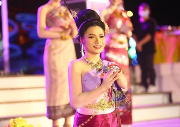 gười đẹp gửi lời cảm ơn đến người hâm mộ Việt Nam khi biết hình ảnh và thông tin về mình được quan tâm và động viên. "Tôi rất hạnh phúc và sẽ tiếp tục là một hình mẫu tốt. Tôi mong muốn có cơ hội thử sức và làm việc ở thị trường Việt Nam. Xin chào Việt Nam", cô chia sẻ.