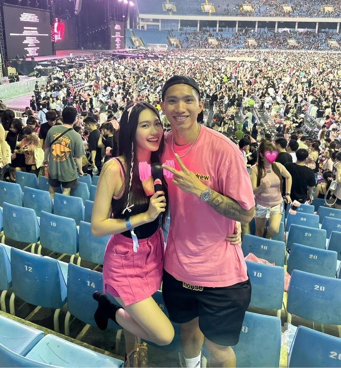 Đoàn Văn Hậu cũng thường xuyên đồng hành cùng bạn gái ở nhiều sự kiện. Ảnh: FBNV