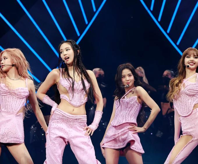 Fan chi trich trang phuc bieu dien cua Blackpink sieu ngan, qua goi cam-Hinh-5