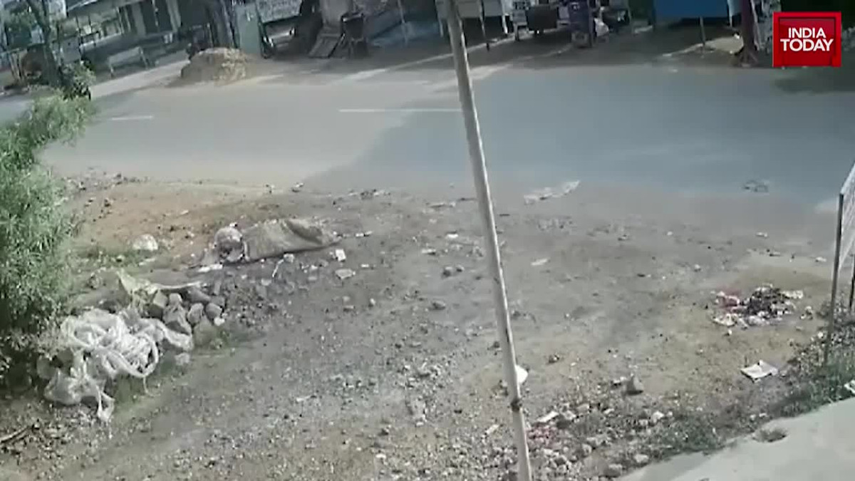 Nam hiệu trưởng bị xe buýt cán tử vong, tài xế bỏ chạy Nam hieu truong bi xe buyt can tu vong, tai xe bo chay