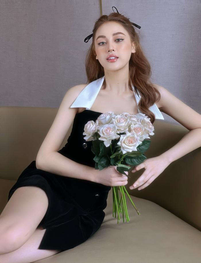 Mới đây, ban tổ chức Miss Universe Vietnam công bố bắt đầu tuyển sinh. Vòng casting dự kiến diễn ra hình thức online vào cuối tháng 8. Các thí sinh được chọn sẽ tập trung cho vòng chung kết toàn quốc diễn ra giữa tháng 9. Tân hoa hậu sẽ có khoảng một tháng chuẩn bị hành trang để lên đường thi quốc tế. Miss Universe 2023 sẽ diễn ra tại El Salvador từ ngày 3-18/11. Đương kim Hoa hậu là R'Bonney Gabriel đến từ Mỹ.