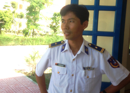 Thiếu tá Nguyễn Văn Văn, trao đổi với báo chí tại BTL CSB Vùng 3.