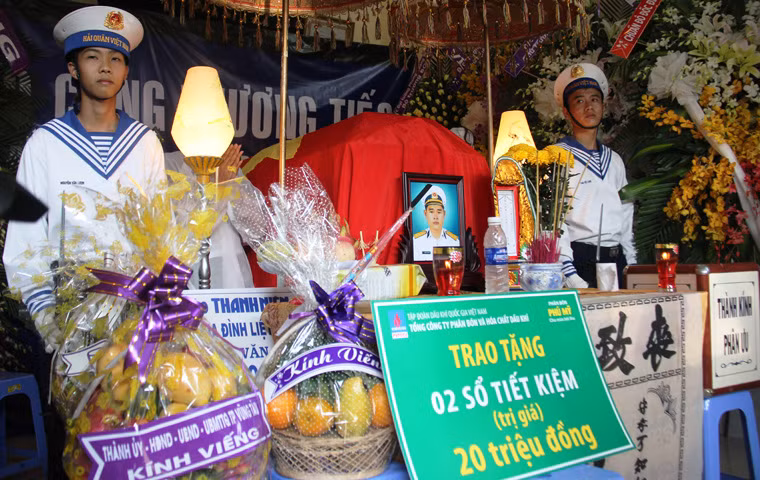 Nhiều cơ quan, đơn vị, cá nhân cũng đã chia sẻ khó khăn, giúp đỡ vợ con anh Bắc.