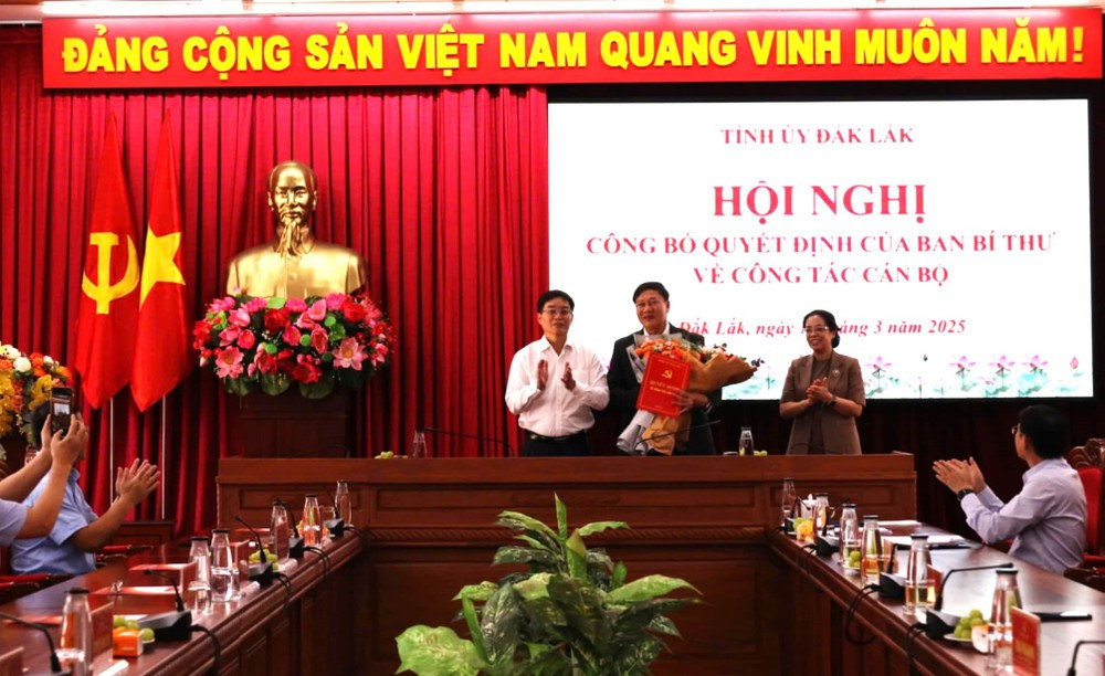 Ban Bí thư Trung ương Đảng chỉ định, chuẩn y nhân sự 3 tỉnh Ban Bi thu Trung uong Dang chi dinh, chuan y nhan su 3 tinh