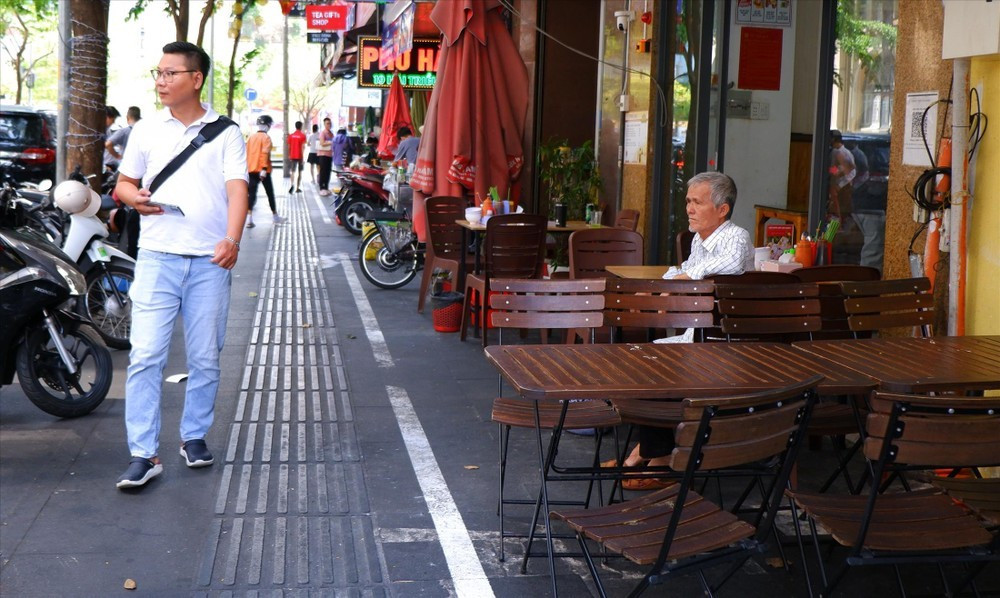 Vi sao mot nam cho thue via he TPHCM chi thu duoc 7 ti?