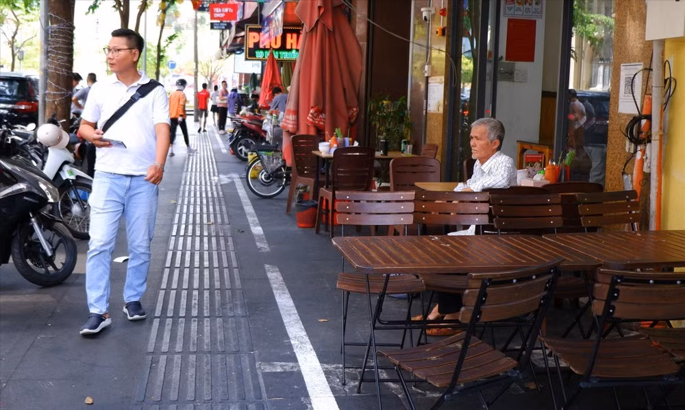 Vi sao mot nam cho thue via he TPHCM chi thu duoc 7 ti?