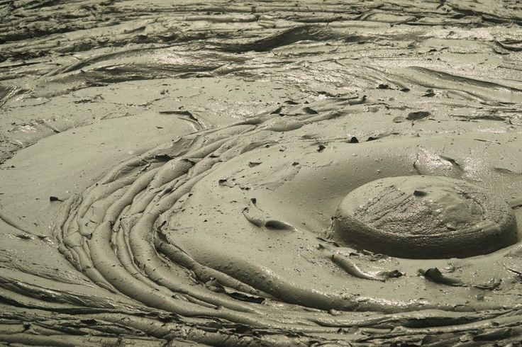  8. Núi lửa bùn có thể tồn tại hàng triệu năm. Một số núi lửa bùn đã hoạt động hàng triệu năm, trong khi một số khác chỉ tồn tại trong thời gian ngắn trước khi ngừng hoạt động và bị xói mòn theo thời gian. Ảnh: Pinterest. Ảnh: Pinterest.