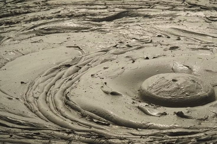  8. Núi lửa bùn có thể tồn tại hàng triệu năm. Một số núi lửa bùn đã hoạt động hàng triệu năm, trong khi một số khác chỉ tồn tại trong thời gian ngắn trước khi ngừng hoạt động và bị xói mòn theo thời gian. Ảnh: Pinterest. Ảnh: Pinterest.