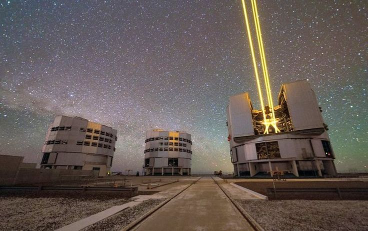  7. Đôi khi có hoa nở rực rỡ. Vào những năm hiếm hoi có mưa, Atacama biến thành một biển hoa đầy màu sắc, hiện tượng này được gọi là "Desierto Florido" (sa mạc nở hoa). Ảnh: Pinterest.