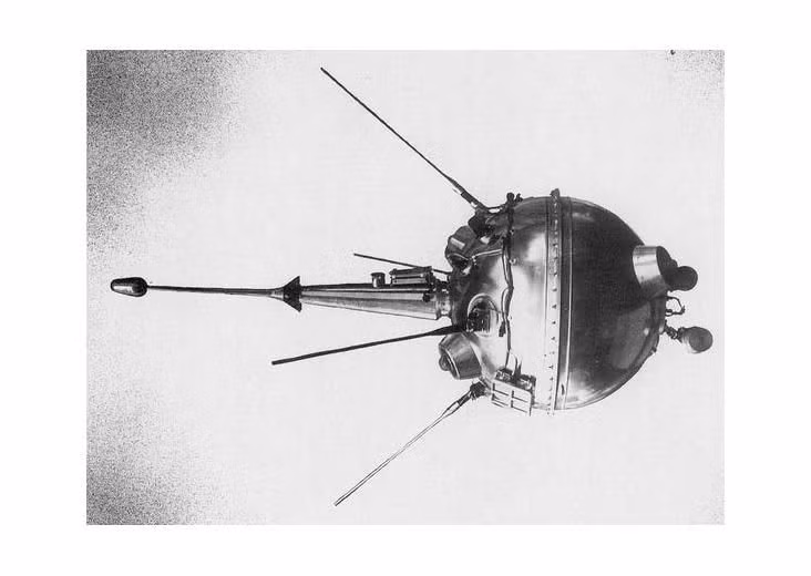  1. Được Liên Xô phóng vào ngày 12/9/1959. Luna 2, còn được gọi là Lunik 2, được Liên Xô phóng từ sân bay vũ trụ Baikonur và trở thành tàu vũ trụ đầu tiên tiếp cận Mặt Trăng thành công. Ảnh: Pinterest.