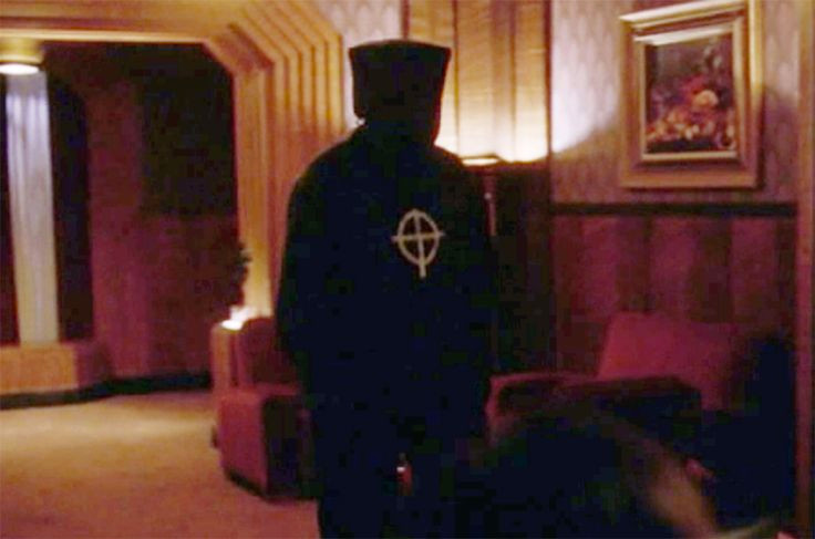  5. Hắn có thể có kiến thức về mật mã và tâm lý học. Các bức thư của Zodiac thể hiện sự am hiểu về mật mã học, ký hiệu quân sự và tâm lý con người, cho thấy hắn có thể là một người có học thức hoặc có nền tảng trong quân đội. Ảnh: Pinterest.