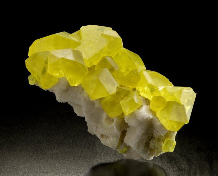  5. Lưu huỳnh từng được sử dụng để khử trùng. Trước khi có các chất khử trùng hiện đại, lưu huỳnh đã được sử dụng để khử trùng và bảo quản thực phẩm. Người La Mã cổ đại thậm chí còn dùng khí lưu huỳnh để xua đuổi sâu bọ và sát trùng nhà cửa. Ảnh: Pinterest.