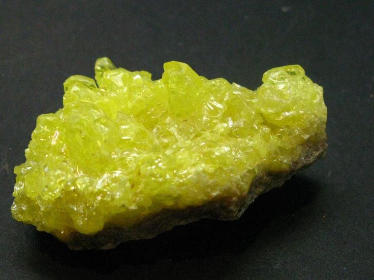  7. Nó đóng vai trò quan trọng trong công nghiệp. Lưu huỳnh là một nguyên liệu quan trọng trong nhiều ngành công nghiệp, đặc biệt là trong sản xuất axit sulfuric – một hóa chất thiết yếu trong chế tạo phân bón, pin, thuốc súng và nhiều sản phẩm hóa học khác. Ảnh: Pinterest.