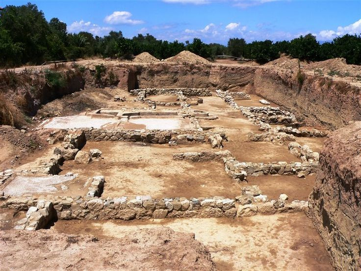  6. Được tìm thấy vào năm 2001. Nhờ vào công nghệ khảo cổ hiện đại, các nhà khoa học đã tìm ra dấu vết của Helike dưới lớp trầm tích gần Vịnh Corinth, Hy Lạp vào năm 2001. Ảnh: Pinterest.