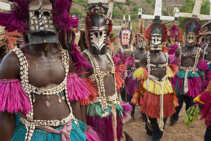  6. Ảnh hưởng đến nhiều giả thuyết về người ngoài hành tinh. Vì những hiểu biết đáng kinh ngạc của người Dogon về thiên văn học, nhiều nhà nghiên cứu đã đặt câu hỏi liệu họ có nhận được kiến thức này từ một nền văn minh ngoài Trái Đất hay không. Ảnh: Pinterest.