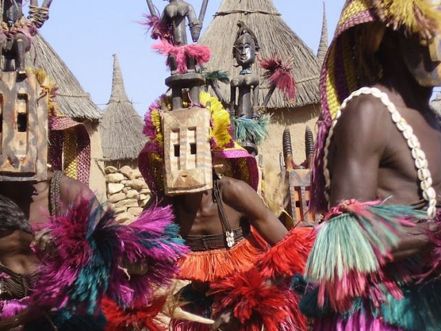  8. Vẫn là một bí ẩn đối với giới khoa học. Mặc dù đã có nhiều nghiên cứu về tri thức thiên văn của người Dogon, nguồn gốc thực sự của những hiểu biết này vẫn chưa được giải thích hoàn toàn. Điều này tiếp tục khiến tri thức của họ trở thành một trong những bí ẩn lớn của nhân loại. Ảnh: Pinterest.