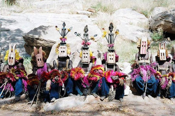  3. Mô tả chính xác quỹ đạo của thiên thể. Người Dogon không chỉ biết về Sirius B mà còn mô tả quỹ đạo hình elip của nó quanh Sirius A, điều mà khoa học hiện đại chỉ có thể xác nhận bằng các phương pháp tiên tiến. Ảnh: Pinterest.