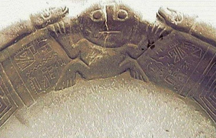  5. Có thể liên quan đến nền văn minh Tiahuanaco. Bát đá Fuente Magna được tìm thấy gần khu vực Tiahuanaco, một nền văn minh cổ đại ở Nam Mỹ, làm dấy lên giả thuyết rằng có thể đã có sự tiếp xúc giữa Tiahuanaco và các nền văn minh Trung Đông cổ đại. Ảnh: Pinterest.