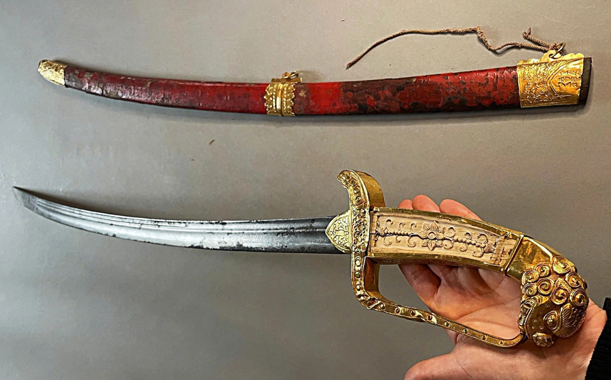 Cận cảnh thanh kiếm thời vua Minh Mạng vừa được đấu giá tại Pháp Can canh thanh kiem thoi vua Minh Mang vua duoc dau gia tai Phap